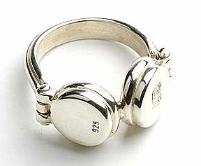 darkcloud_silver_earphones darkcloud_silver_earphones
