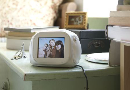 Chumby Alarm Clock with Internet and WiFi Chumby Alarm Clock with Internet and WiFi