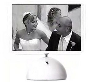 Couple Wants Wedding Reception In An Apple Store 