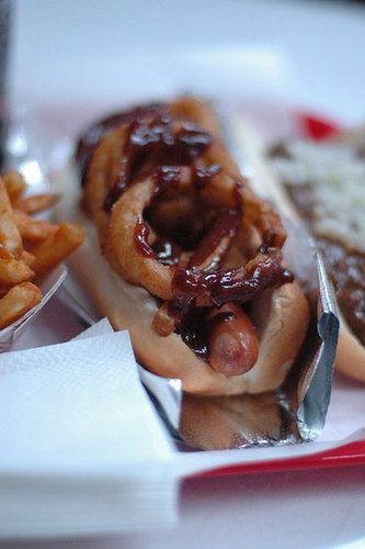 The famed "Lord of the Rings" dog. I ordered one of these because I was craving onion rings. However, I was a teeny bit disappointed. While it was tasty, the sauce was a bit too Carl's Jr. western sauce. I knew I should've gone with the Martha Stewart dog.
The famed "Lord of the Rings" dog. I ordered one of these because I was craving onion rings. However, I was a teeny bit disappointed. While it was tasty, the sauce was a bit too Carl's Jr. western sauce. I knew I should've gone with the Martha Stewart dog.
