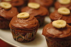 Banana Cupcakes with Dulce de Leche and Chocolate