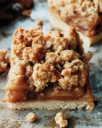 Take Apple Pie Bars on a Spring Picnic Take Apple Pie Bars on a Spring Picnic