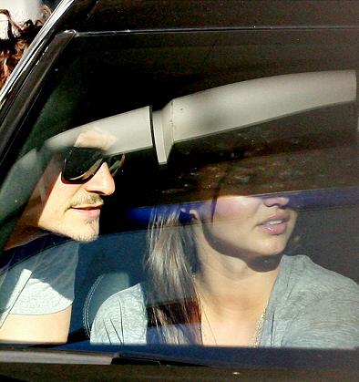 Kerrbloom kisses at the gas station!