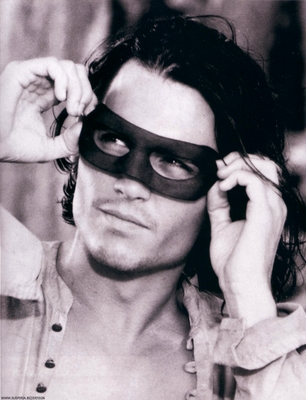 Does Johnny Depp Look Like Orlando Bloom in this picture?