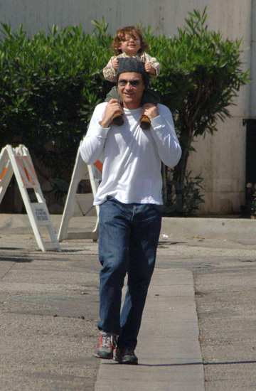 Jason Bateman gives daughter Francesca a shoulder ride in Studio City. Jason Bateman gives daughter Francesca a shoulder ride in Studio City.