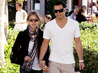PEOPLE WATCH: JESSICA ALBA & CASH WARREN