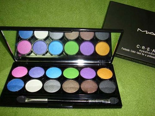Horrendously fake MAC palette Horrendously fake MAC palette