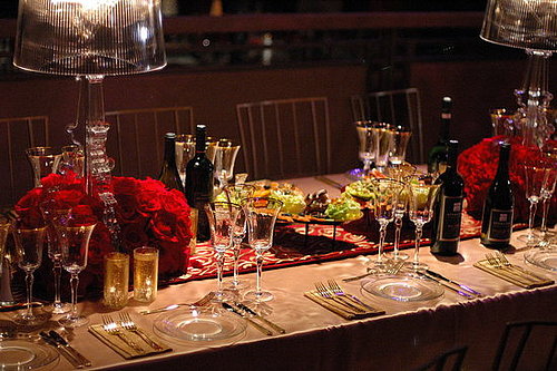 Cool Idea: A Table Lamp as a Centerpiece