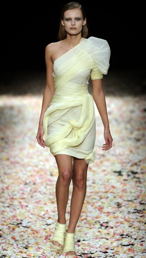 Spring Couture Trend Alert: Very Pretty Pastels Spring Couture Trend Alert: Very Pretty Pastels