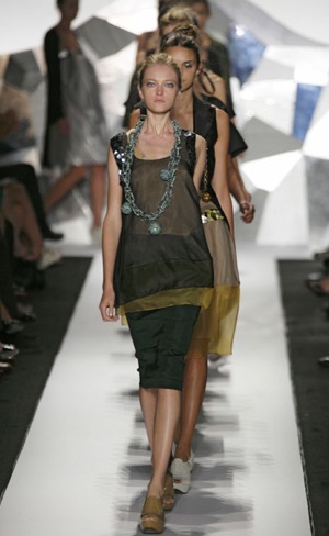 Vera Wang and Betsey Johnson Will Not Show At Bryant Park