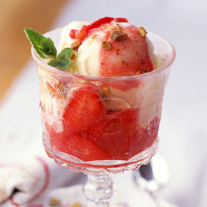 Strawberries Romanoff Sundaes Strawberries Romanoff Sundaes