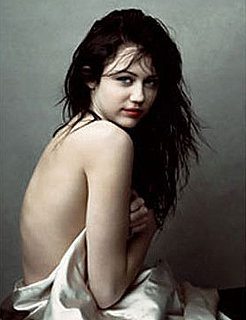 Miley Cyrus Apologizes For Scandalous Photos