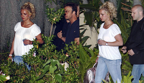 Britney Headed to London to Shoot "Radar" Video Britney Headed to London to Shoot "Radar" Video