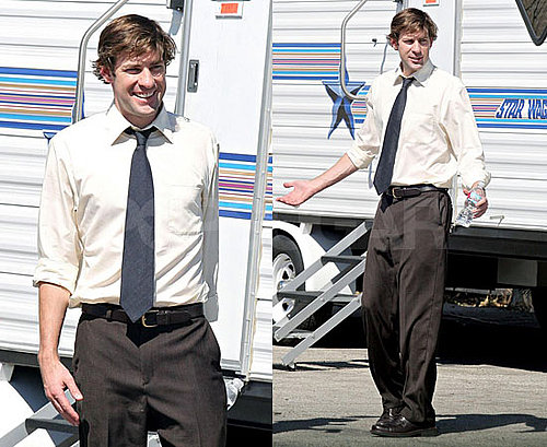 Photos of John Krasinski on the Set of The Office 2008-09-26 17:00:00