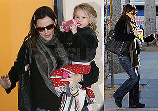 Photos of Jennifer Garner and Violet Affleck in LA 2008-12-11 02:00:18