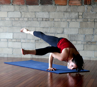 Strike a Yoga Pose: Scissor Legs Side Crow
