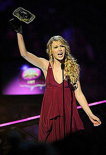 Taylor Swift, Kellie Pickler Top CMT Awards
