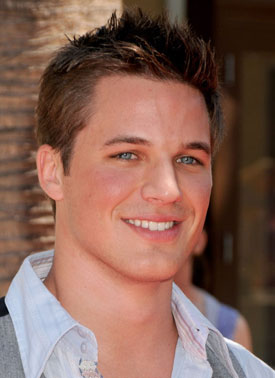 90210 Casts a Bad Boy Who's Easy on the Eyes