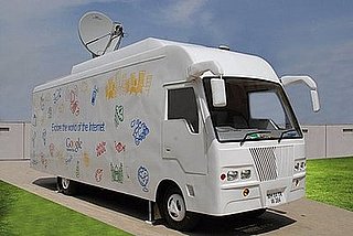 Daily Tech: Google's Net Bus Spreads Web Love Around India