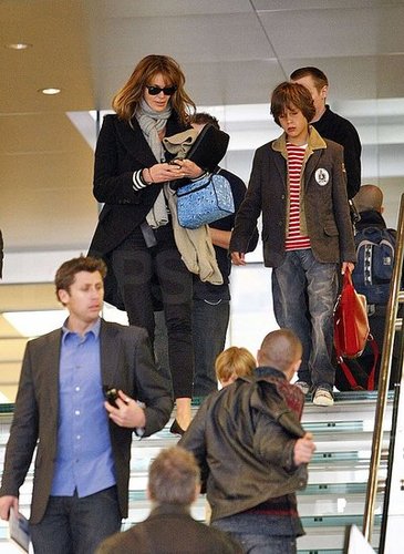 Elle Macpherson and Sons at London's Apple Store: Love the Store, Hate the Stairs