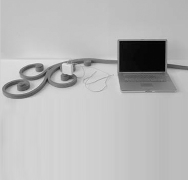 Multi-Outlet Power Pod Puts Ordinary Power Cords to Shame 