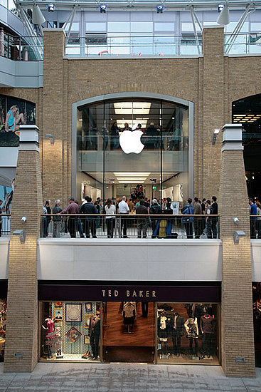 Apple Opens Its First Store in Belfast