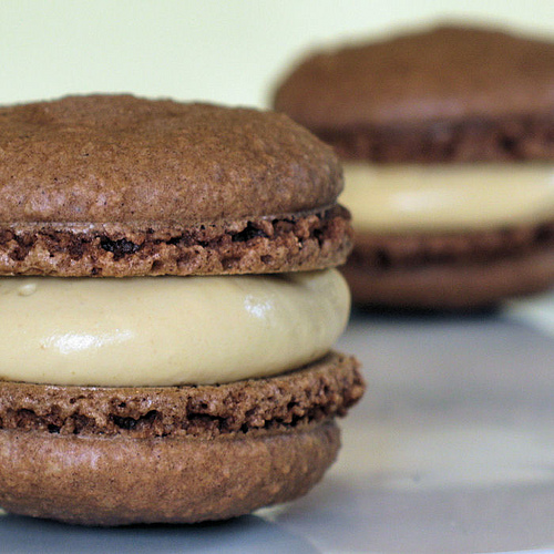 Yummy Link: Chocolate Macaroons With Caramel Cream