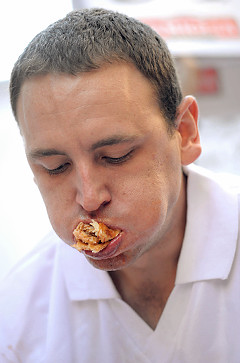 Famous Famiglia's First Eating Competition