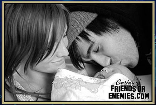 First Photo of Bronx Mowgli Wentz, Son of Ashlee Simpson and Pete Wentz