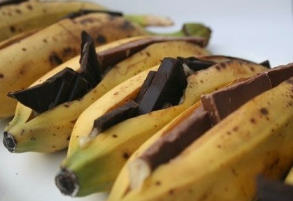 Yummy Links: From Chocolate-Stuffed Bananas to Spy Chefs
