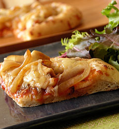 Fast & Easy Dinner: Chicken and Onion Pizza