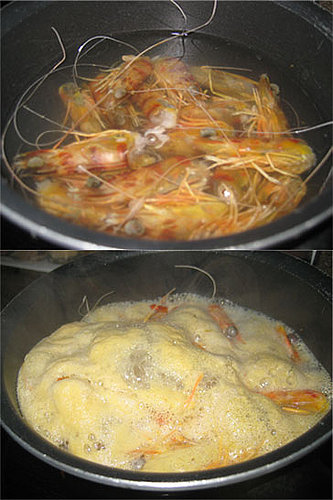 While the sofrito cooks, make a caldo, or fish broth. Cover shrimp heads with water, bring to a boil, and simmer.
While the sofrito cooks, make a caldo, or fish broth. Cover shrimp heads with water, bring to a boil, and simmer.