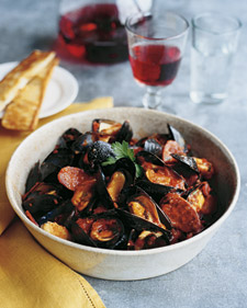 Fast & Easy Dinner: Spicy Mussels and Chorizo