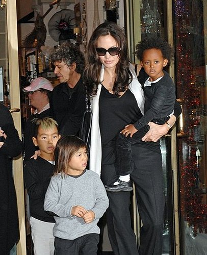 Angie takes Maddox, Pax, and Zahara to Lee's Art Store 