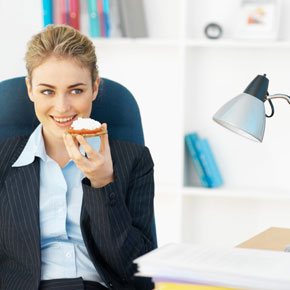 10 Healthy Snacks to Keep at Work 