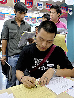 Could the Weak Job Market Be Good For New Grads?