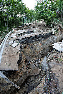 7.2 Magnitude Quake Rips Japan, Kills At Least 6 People