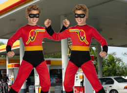 Mysterious Duo Hands Out Cash At Gas Pump