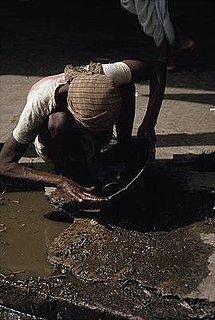 The Ultimate Crappy Job? Bangladeshis Pan Gold in Sewers