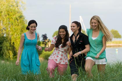 Sisterhood Style: Lena, Carmen, Tibby, Bridget Sisterhood Style: Lena, Carmen, Tibby, Bridget