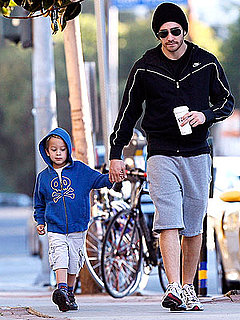 Lil Links: Jake Gyllenhaal and Deacon Phillippe Get a Grip