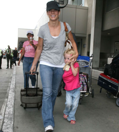 Stepmommy Sandra Bullock Shields Jesse's Daughter Sunny James at LAX Stepmommy Sandra Bullock Shields Jesse's Daughter Sunny James at LAX