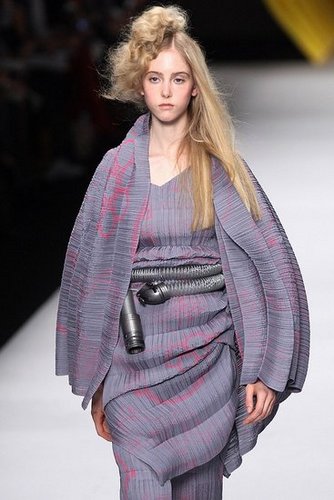 Issey Miyake Spring 08 Fashion Show Issey Miyake Spring 08 Fashion Show