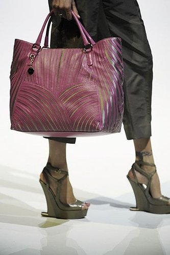 Milan Fashion Week Spring 2009 Bag Trend Round Up Milan Fashion Week Spring 2009 Bag Trend Round Up
