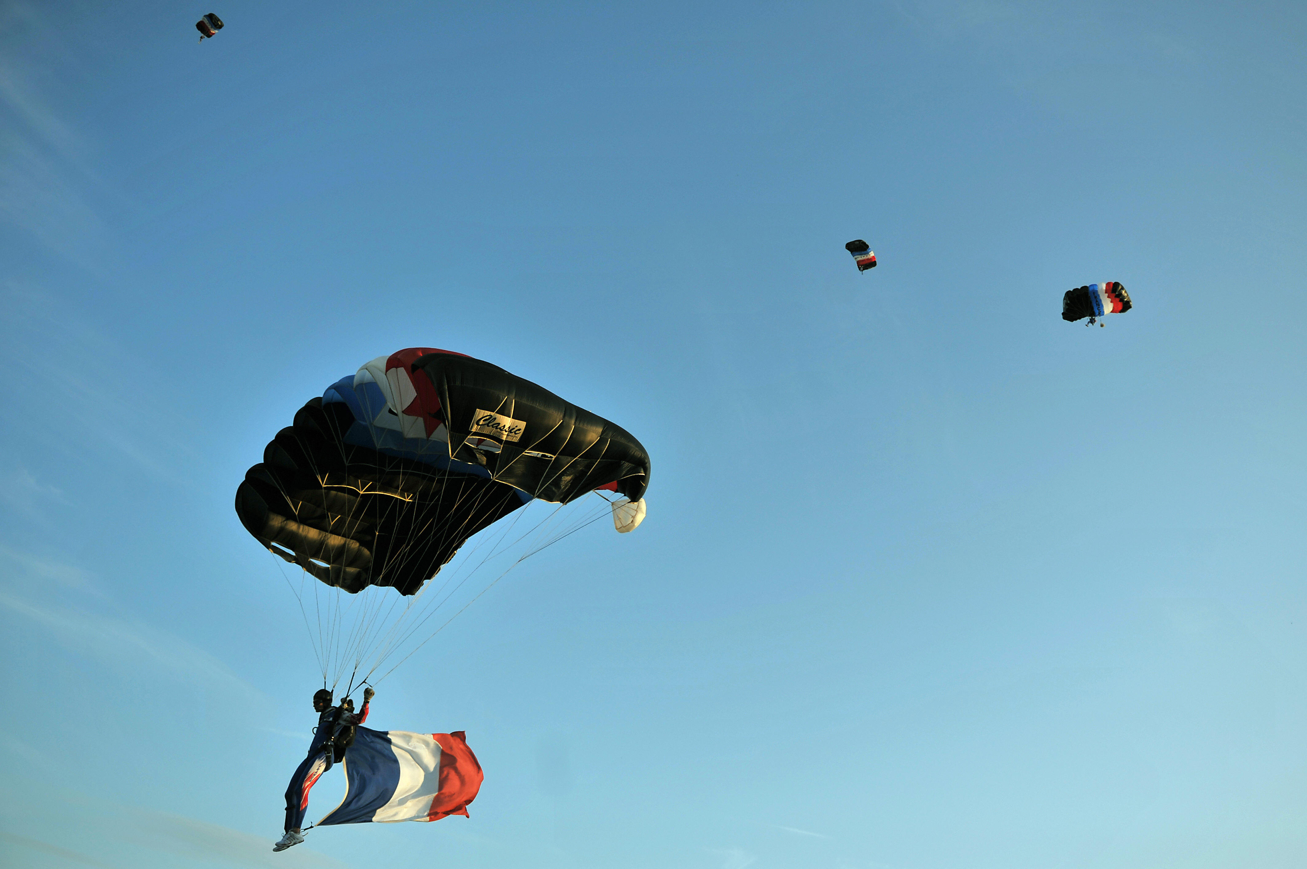 French Army paratroopers. French Army paratroopers.