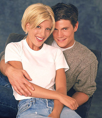 Donna's short blond hairstyle is pretty cute, no?
Donna's short blond hairstyle is pretty cute, no?