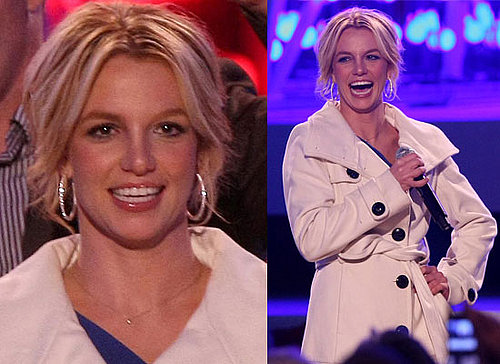 Photos-Britney-Spears-Turning-Christmas-
