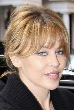 Photo of Kylie Minogue Makeup Look. How To Get Her Breezy Beauty Look.