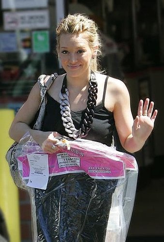 Hilary Duff Picks Up her Drycleaning