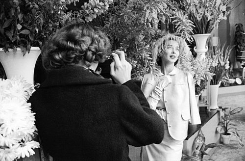 Dorian Leigh, posing for her sister and fellow model Suzy Parker, 1953. Dorian Leigh, posing for her sister and fellow model Suzy Parker, 1953.